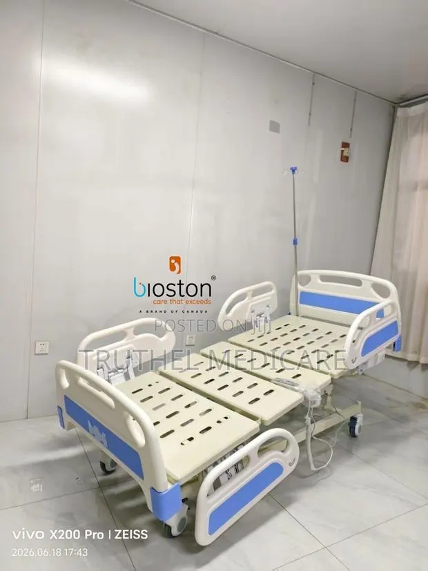 Electric 3crank Hospital Bed · Photo 1