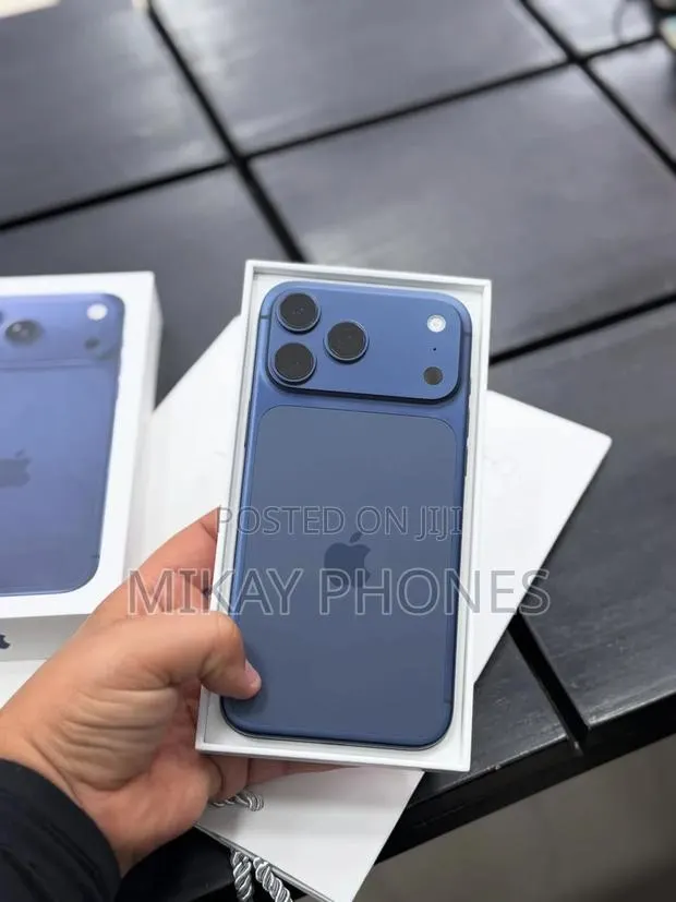 Apple iPhone 17 Pro Max 512 GB Blue · Photo 1