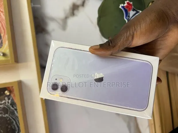 Apple iPhone 11 128 GB · Photo 1