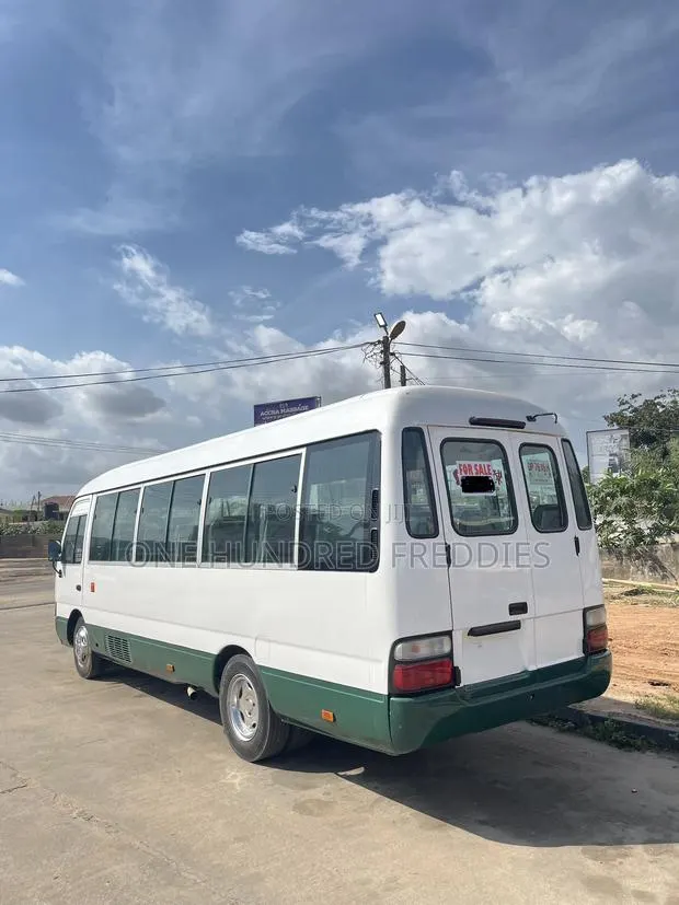 Toyota Coaster 2010 White · Photo 2