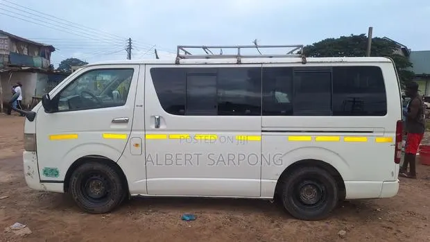 Toyota HiAce 2010 White