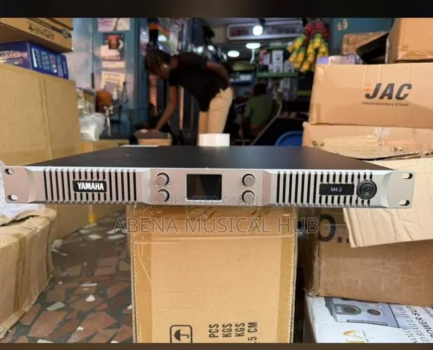 Yamaha 4 Channel Mid Amplifier · Photo 1