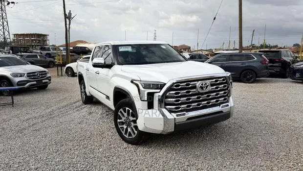 Toyota Tundra 1794 Edition CrewMax 4WD SB w/5.5' Bed 2025 White · Photo 1
