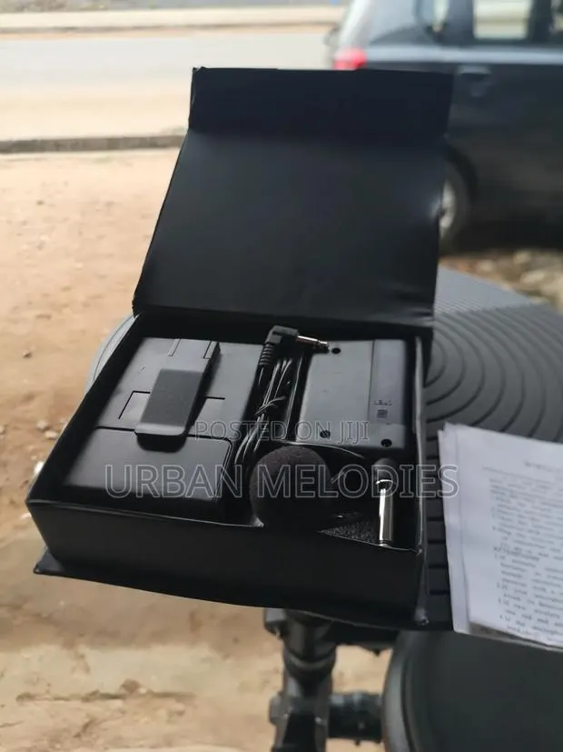 Wireless Lapel (Lavalier) Microphone System. · Photo 1