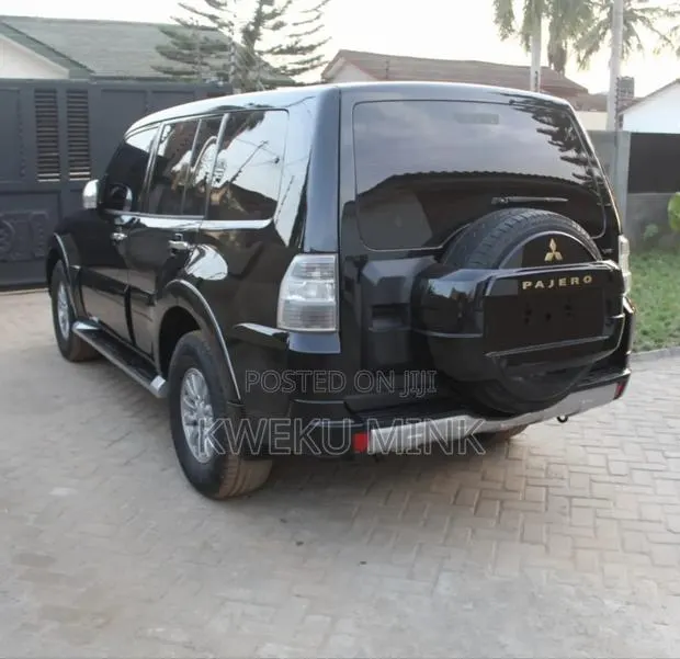 Mitsubishi Pajero 2013 Black · Photo 5
