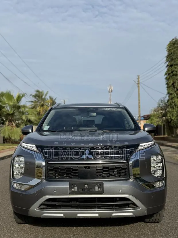 Mitsubishi Outlander SEL AWD 2025 Silver · Photo 1