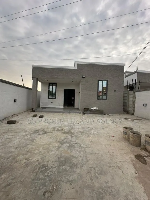 4bdrm House in Batsonaa, Baatsona Total for sale · Photo 1