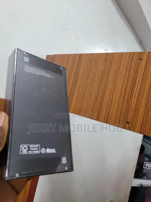 New Samsung Galaxy S25 128 GB · Photo 1