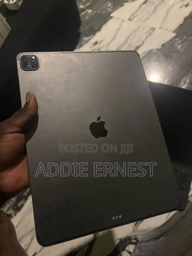 Apple iPad Pro 12.9 (2021) 256 GB Black · Photo 1