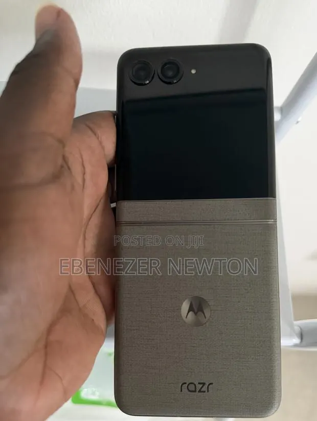 New Motorola Razr 2026 256 GB Gray · Photo 1