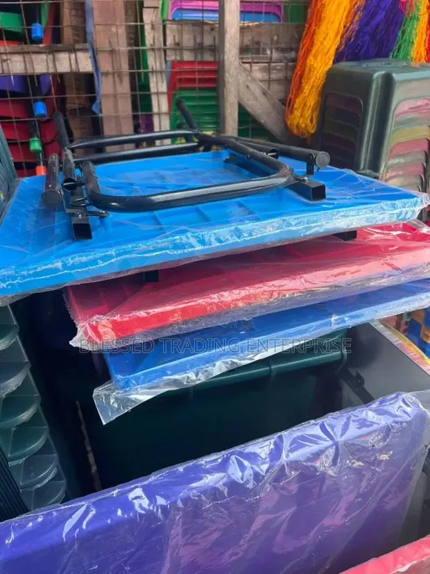 Foldable Plastic Metal Legs Table · Photo 1