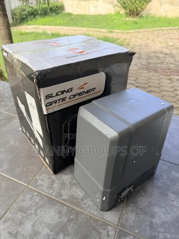 Solar Powered Gate Sliding Machine · Photo 1
