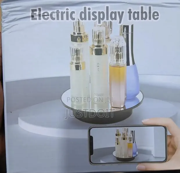 360 Degrees Rotation Display Table. · Photo 1
