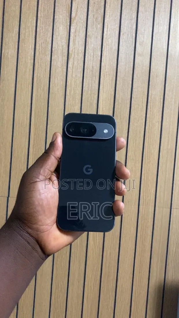 Google Pixel 9 128 GB Black · Photo 1