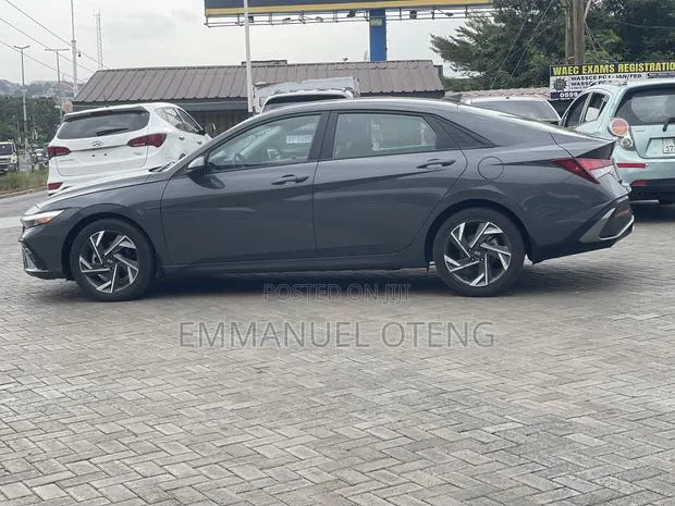 Hyundai Elantra 2024 Gray · Photo 1