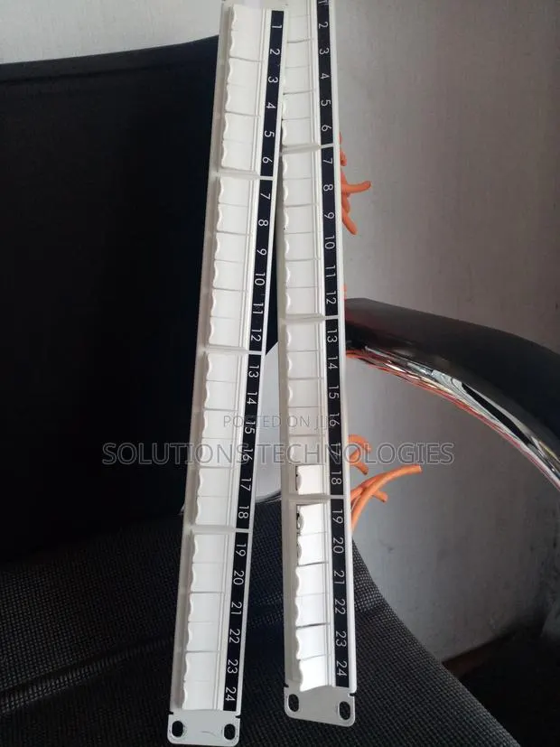 Patch Panel 24 Port · Photo 1
