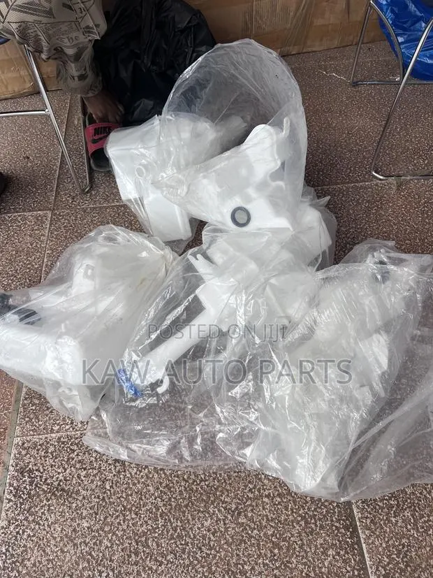2018,2022,2024 Wiper Bottle for Toyota,Kia,Honda,Mitsubishi,Nissan,Ben · Photo 1
