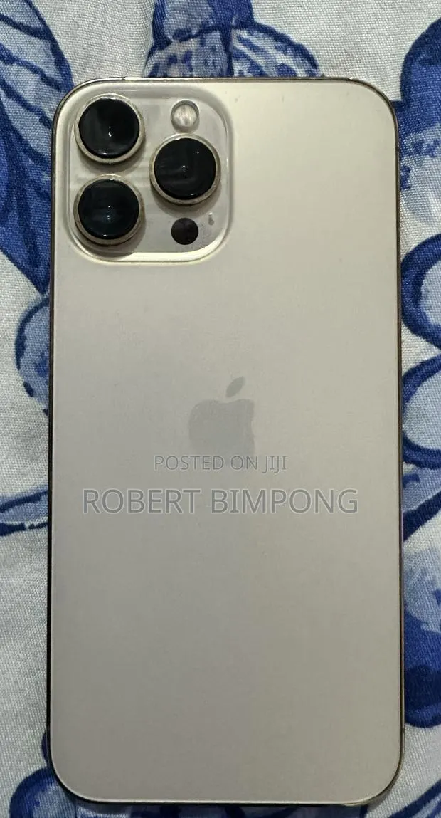 Apple iPhone 13 256 GB Gold · Photo 1