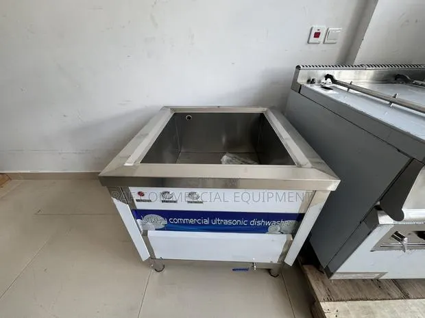 Commercial Dishwasher Heating And Rinsing Machine · Photo 1