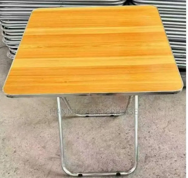 70x70 Table · Photo 1