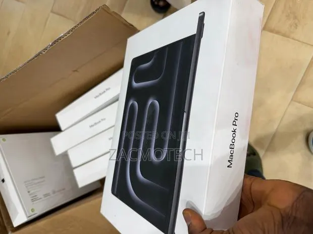 New Laptop Apple MacBook Pro 24GB Apple M5 Pro SSD 1T · Photo 1