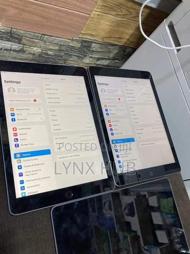 Apple iPad 9.7 32 GB Gray · Photo 1