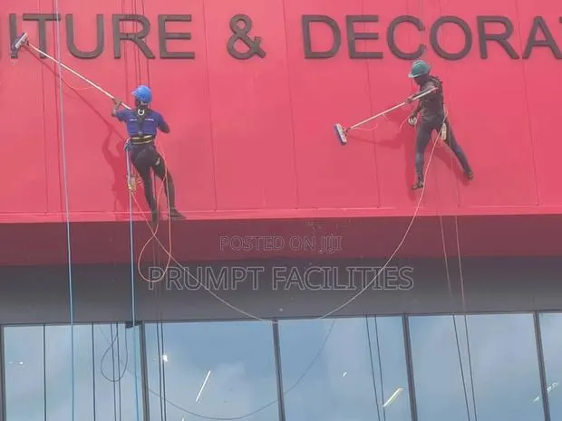 Work at Height Facade Cleaning · Photo 1