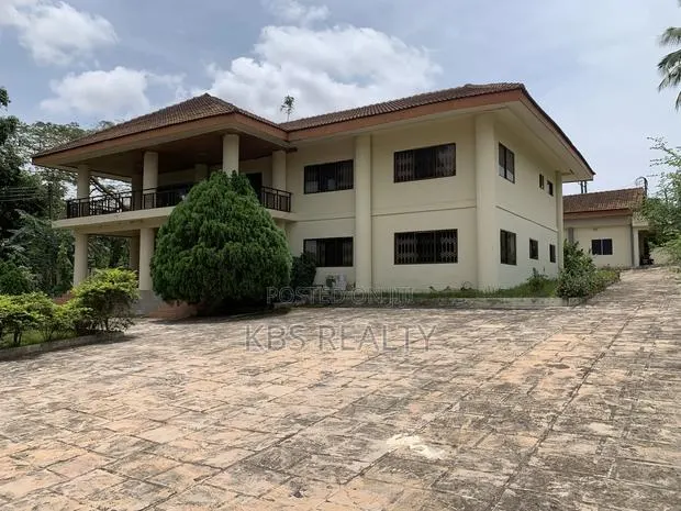 8bdrm Mansion in Ahodwo-Ridge, Kumasi Metropolitan for rent · Photo 1