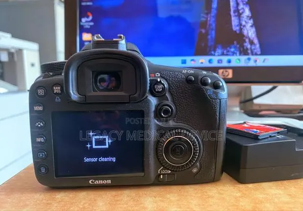 Canon Camera · Photo 1