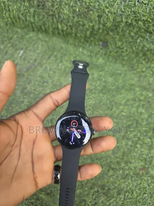 Google Pixel Watch 2 (Crack on the Screen) · Photo 1