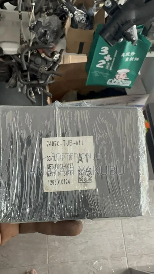 2019-25 Acura RDX Tail Gate Control Unit · Photo 1