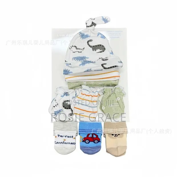 9 PCs Set Newborn Hats, Socks, Mittens · Photo 1