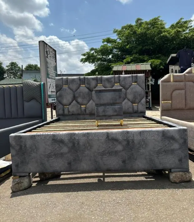 Queen Size Bed and 2 in 1 Chairs · Photo 1