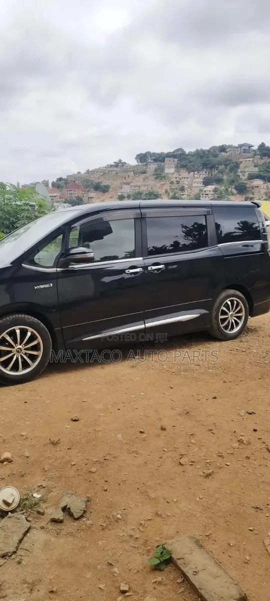 Toyota Voxy Hybrid V 2WD 7-Seater 2014 Black · Photo 1