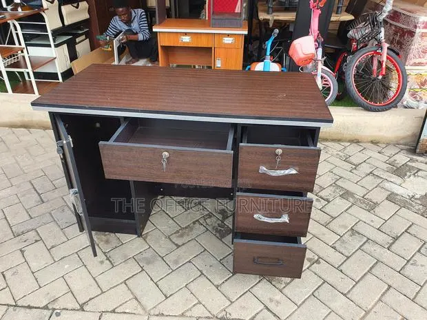 Quality 1.2m Desk Office · Photo 1