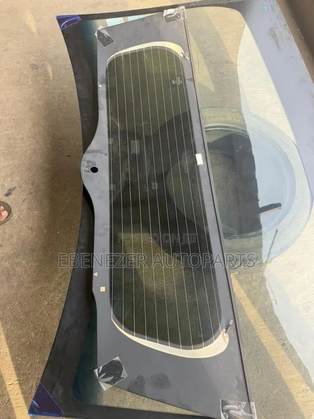 Hyundai Santafe Back Glass 2023 2024 2025 2026 · Photo 1