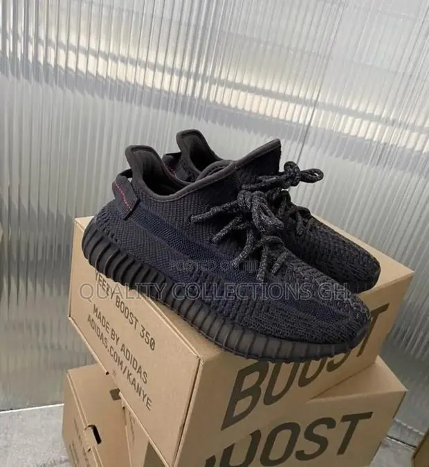 Yeezy Boost Dark Ash · Photo 1