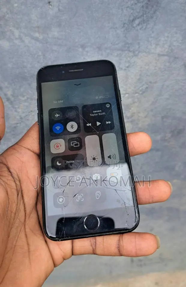 Apple iPhone 7 128 GB Black · Photo 1