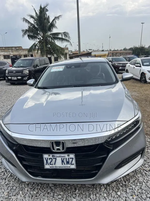 Honda Accord 2019 Silver · Photo 1