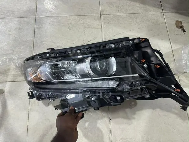 Toyota Land Cruiser Prado 2018,2019,2020,2022,2023 Headlight Japan · Photo 1