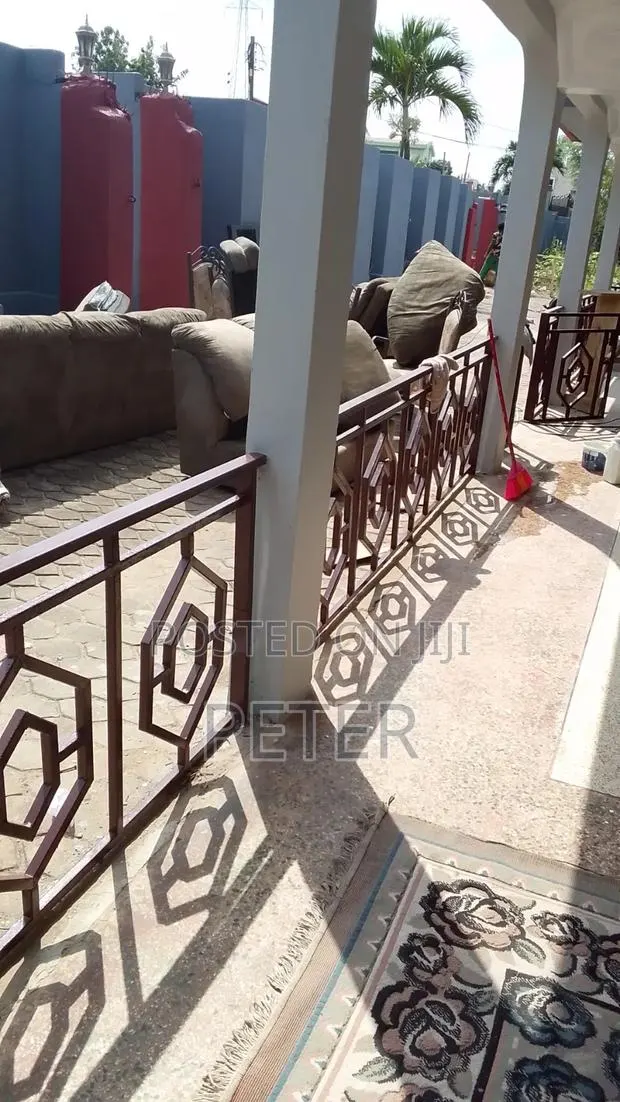 Cleaning Service · Photo 1
