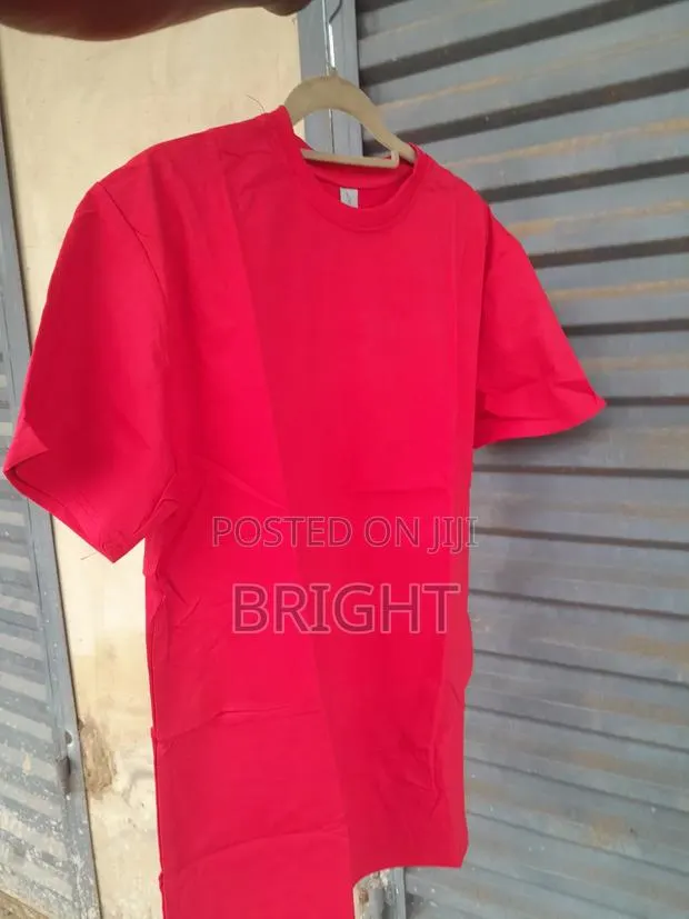 Plain Red T-Shirt. 600-1000gms Cotton · Photo 1
