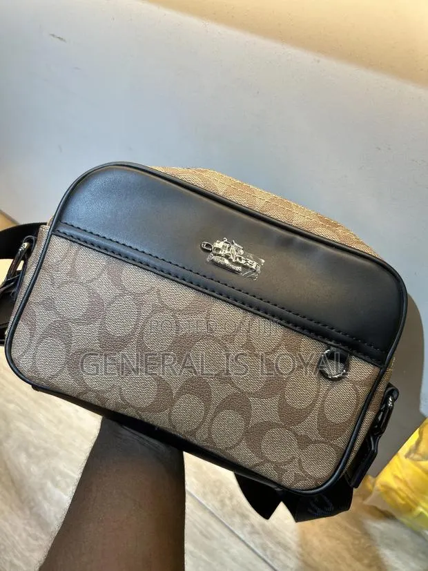 Coach Graham Crossbody Bag In Signature Coated · Photo 1