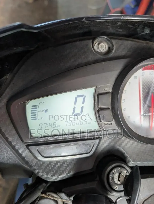 TVS Apache 180 RTR 2023 Black · Photo 1