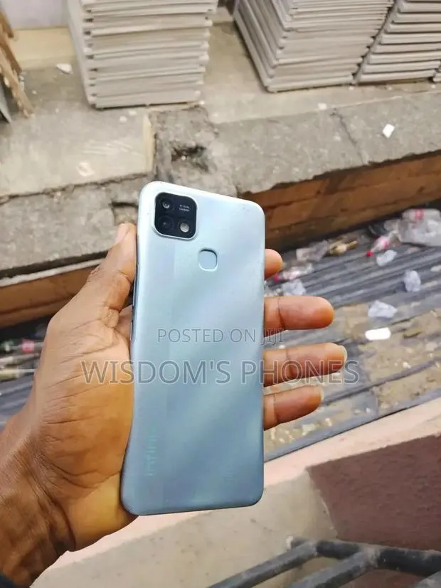 Infinix Hot 10i 64 GB Gray · Photo 1
