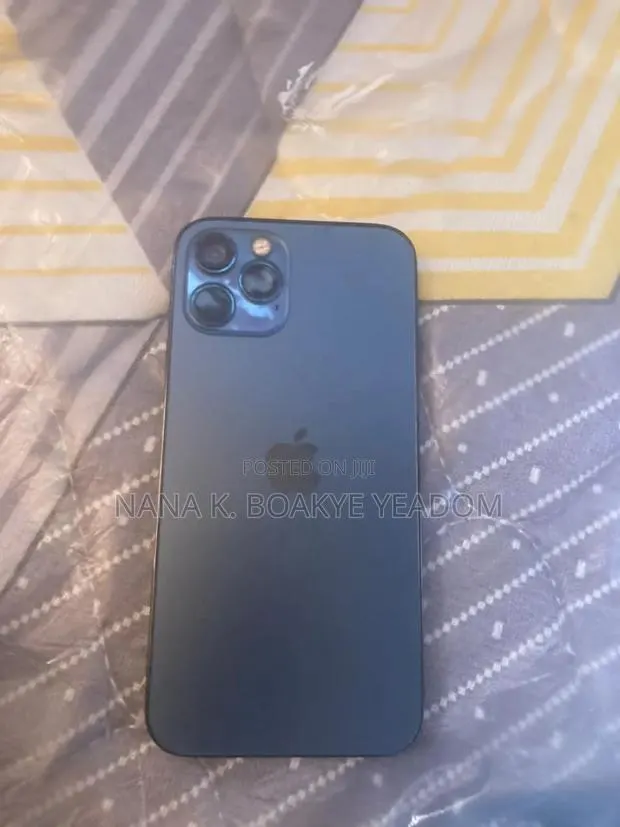 Apple iPhone 12 Pro 128 GB Gray · Photo 1