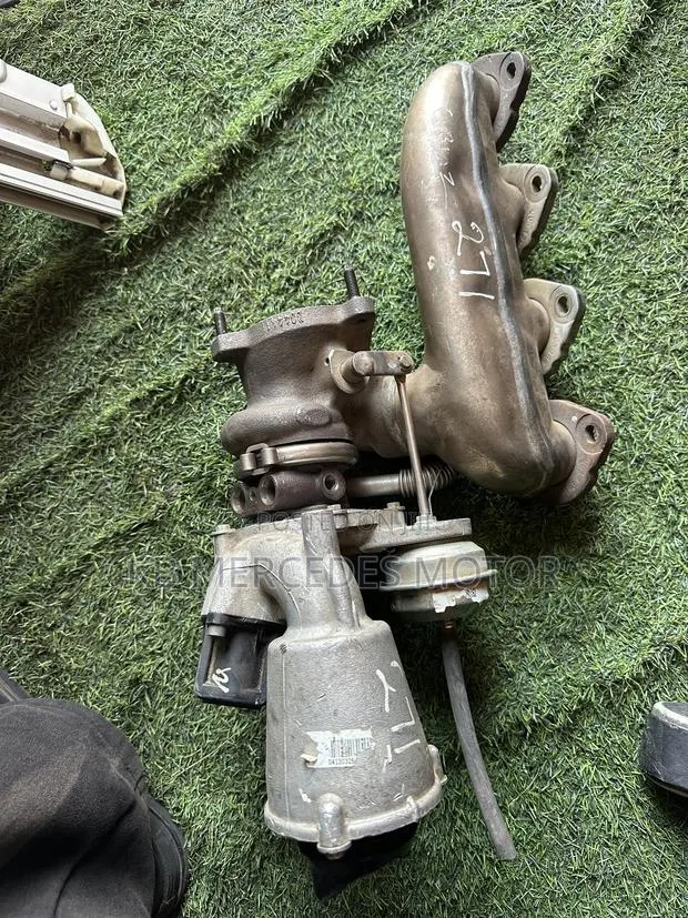 Mercedes Benz C250 2013-2014 W204 M271 Turbo Charger · Photo 1