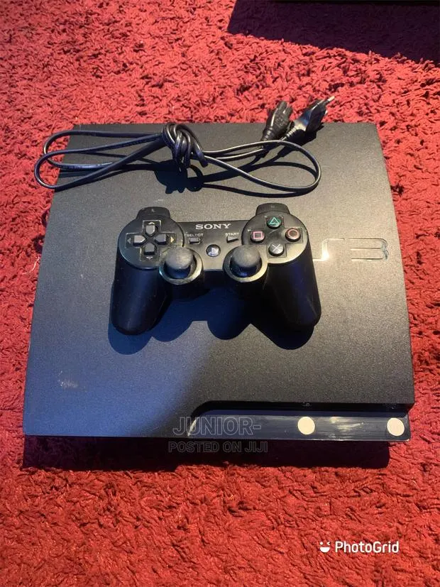 Playstation 3 With 10 Games · Photo 1