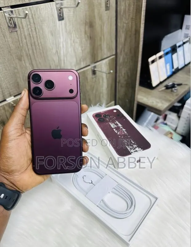 Apple iPhone 18 Pro Max 256 GB Red · Photo 1