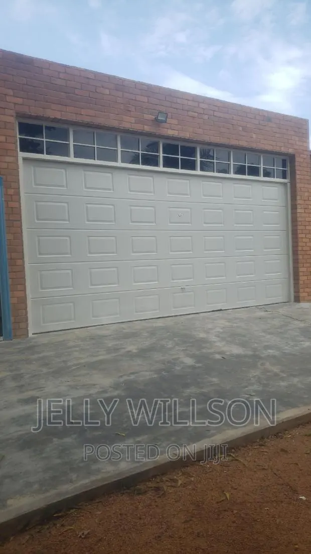 18 X 8 Garage Door · Photo 1